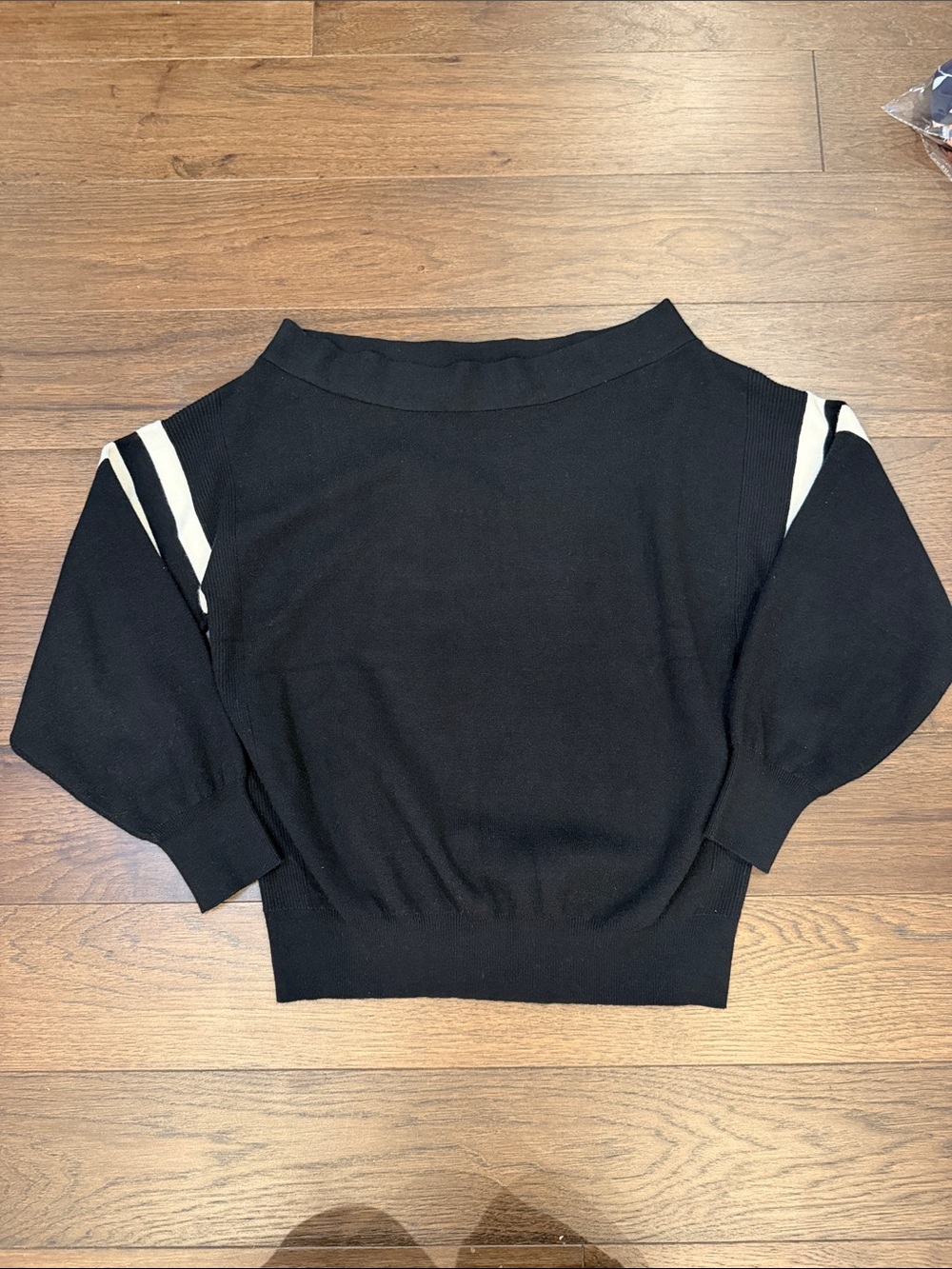 Signature8 Boat Neck Black & White Sweater Size Medium - C69-084